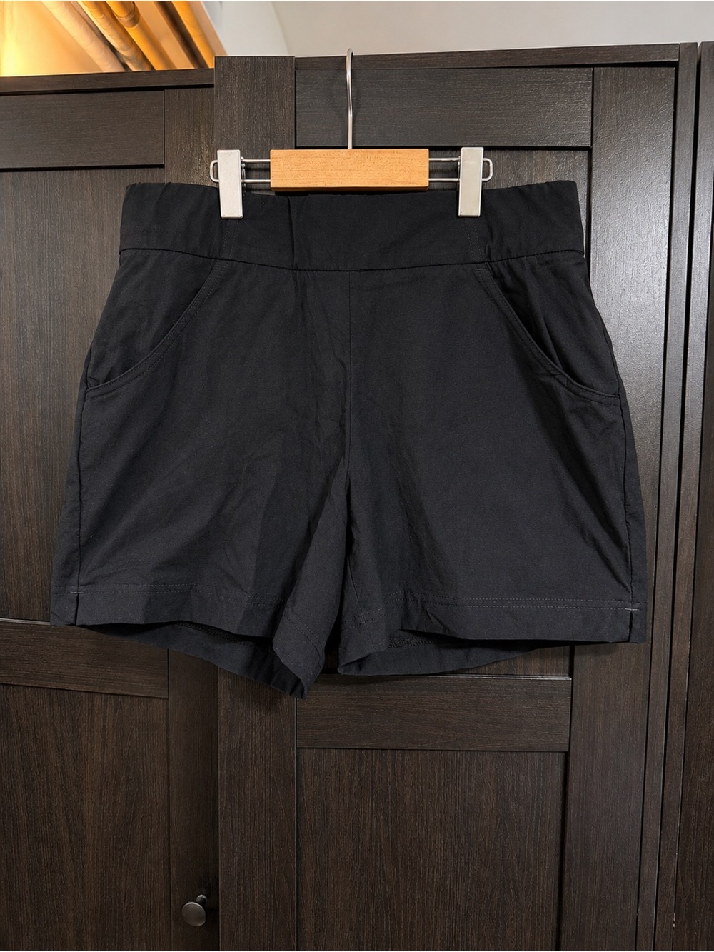 Women's Columbia Black Casual Shorts — Classic Everyday Style